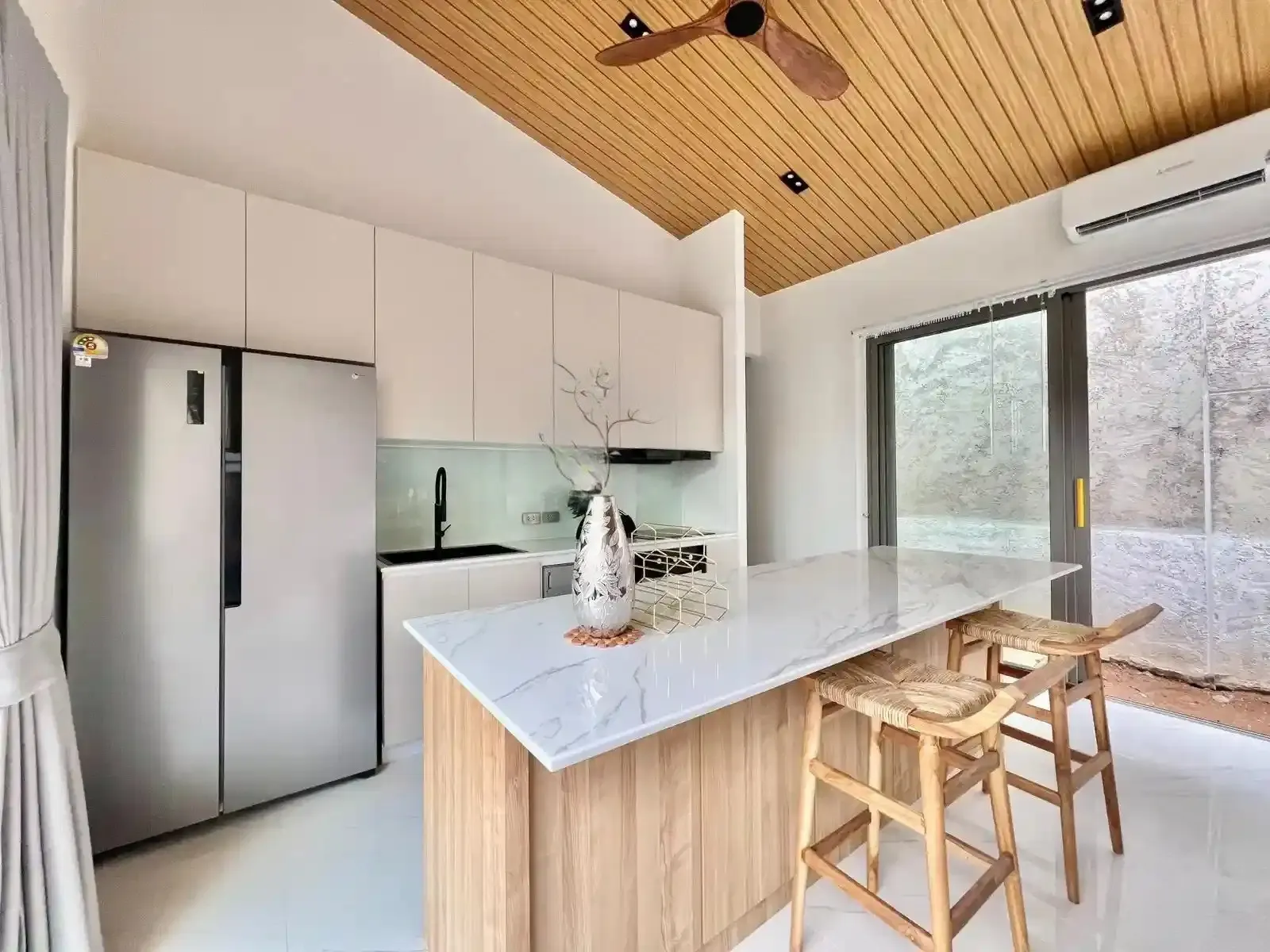 property12-modern-luxury-villa-in-maenam-img-4