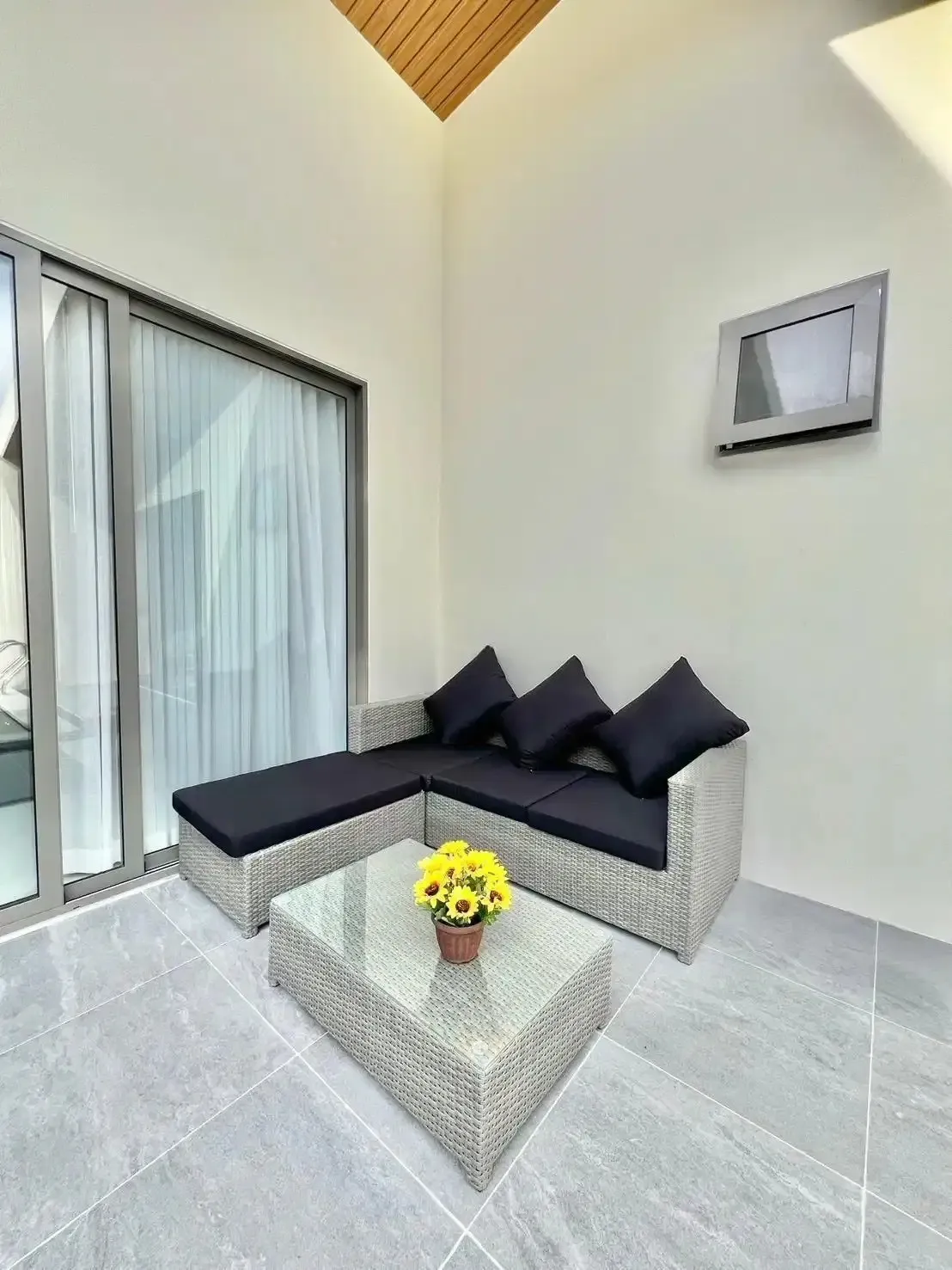 property12-modern-luxury-villa-in-maenam-img-9